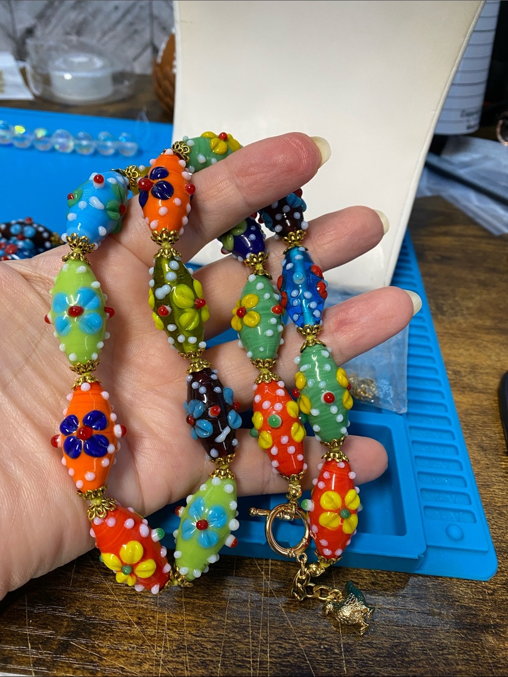 Lampwork Hand knotted 22 inch Aprilsplace necklace flower multi colored - Picture 3 of 9
